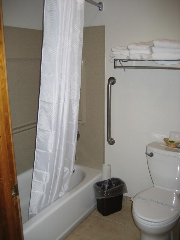 Americas Best Value Inn Бернс Экстерьер фото
